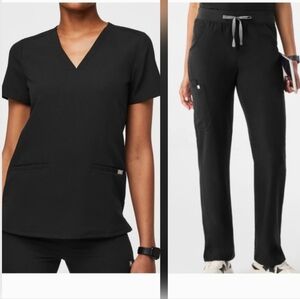 FIGS Black Scrub Set